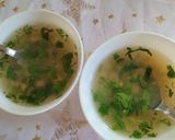 A picture of step 3 of Crystal clear sweet corn soup.