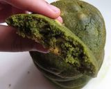 A picture of step 6 of White Chocolate Matcha Cookies.