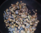 Foto del paso 1 de la receta: Tortilla de berenjena con cebolla