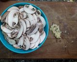 Foto del paso 1 de la receta: Salsa de hongos sin crema