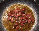 Pestós-kolbászos tészta recept fázis 1 fotója