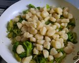 Foto del paso 9 de la receta: Ñoquis de semolin (sin huevo) con brócoli