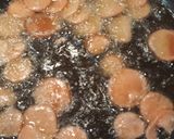 A picture of step 7 of Fried Radish Chips.