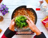 Foto langkah ke 7 dari resep Seblak Komplit Spesial.
