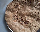 A picture of step 3 of Roti samosa.
