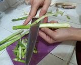 Foto langkah ke 2 dari resep Tumis Asparagus Saus Tiram.