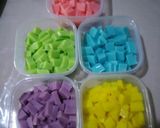 Foto langkah ke 2 dari resep Puding Mozaik Cup.