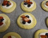 A picture of step 4 of Easy danish with berries.