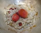 A picture of step 2 of Karahi Bhindi (okra).