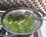 Foto langkah ke 3 dari resep Tumis Kangkung Sederhana.