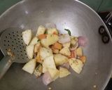 A picture of step 2 of Spicy fried idli.