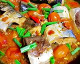 Hình bước làm 2 của món Cá Thu Nhật Kho Cà Chua Bi