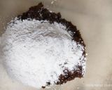 A picture of step 2 of Oreo biscuits cake.