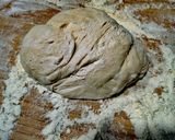 Foto del paso 3 de la receta: Pizza bolognesa con olivas picantes