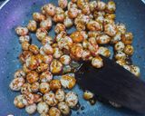 A picture of step 4 of Caramelised Makhana.