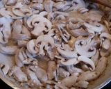 Gombás csirkeragu olaszosan recept fázis 2 fotója