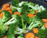 Foto del paso 5 de la receta: Milanesas doradas en su propio jugo y ensalada de plumilla