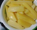 Foto langkah ke 2 dari resep Kentang goreng wedges.