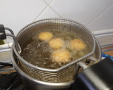 Foto del paso 3 de la receta: Tosta de queso frito, miel de caña y nueces