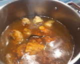 Foto del paso 3 de la receta: Pollo en salsa con albóndigas😋😊