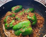 भरवा शिमला मिर्च (bharwa simla mirch recipe in marathi) रेसिपी स्टेप 3 फोटो 