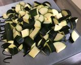 Une image de l'étape 8 de Courgettes épicées aux minis saucisses.