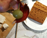 Foto del paso 3 de la receta: Brochetas de uvas y pan de especias francés con "magret de pato"