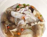 รูปขั้นตอนการทำที่ 3 ของ เห็ดโคนต้มน้ำปลา by SanD