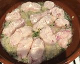 Foto del paso 6 de la receta: Rape en salsa verde de espárragos con almejas