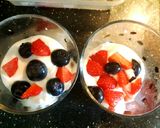A picture of step 11 of Yogurt parfait with berries n oats😍.