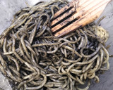 Foto del paso 6 de la receta: Espaguetis ennegrecidos con gambas y gulas