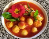 Foto del passaggio 2 della ricetta Chicche di ricotta,su passata di pomodorini