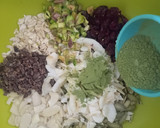 Foto del paso 2 de la receta: Granola verde, con matcha y cardamomo🌿🥥