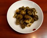 Foto del paso 1 de la receta: Coles de bruselas a los dos ajos