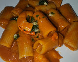 Foto del paso 6 de la receta: Rigattoni en salsa de gambitas rojas