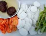 Foto langkah ke 2 dari resep Soup Lobak Jamur Hioko.