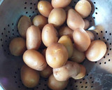 Foto del paso 4 de la receta: Ensalada templada de patatas con langostinos y atún en conserva