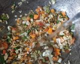 व्हेजिटेबल स्प्राऊट सूप (vegetable sprout soup recipe in marathi) रेसिपी स्टेप 4 फोटो 