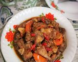 Foto langkah ke 5 dari resep Tumis Tulangan Ayam Kecap Pedas.