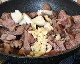 Foto langkah ke 4 dari resep Tumis Daging Brokoli Jamur Shimeji.