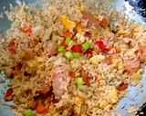 รูปขั้นตอนการทำที่ 4 ของ ข้าวผัดแหนมไก่