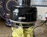 Foto del paso 1 de la receta: Spaghettis de calabacín y salsa pesto