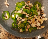 Foto del paso 2 de la receta: Friturita de verduras con carne