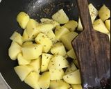 A picture of step 2 of Dahi ke Aloo.