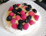 Foto del paso 10 de la receta: Pavlova con crema de naranja y frutos rojos