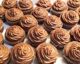 Mézeskalács muffin (narancsos töltelékkel, csokikrémmel) recept fázis 5 fotója