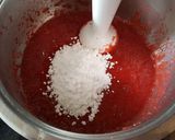 A picture of step 2 of Strawberry Shots (Erdbeer Limes).