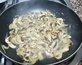 Foto del paso 4 de la receta: Solomillo en salsa de champiñones