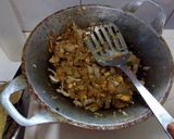 Foto langkah ke 5 dari resep Kwetiaw goreng.
