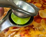 Gambar langkah 3 resipi Tomyum Ayam Lobak Putih.